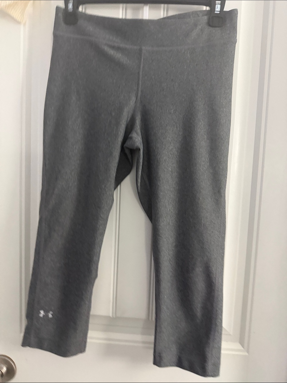Under Armor women’s Gray Active compression Capri Leggings